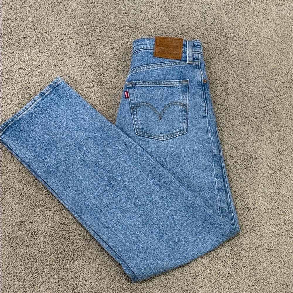 Levi's Light Blue Ribcage Straight Jeans - size 26